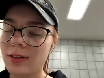 yourfavoriteshorty's chat room