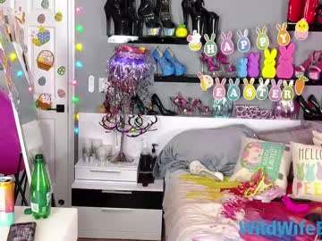 wildwifebarbie's chat room