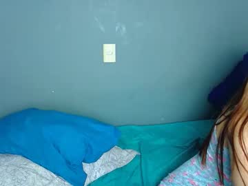 petitestrawberry18's chat room