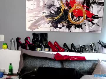 wildwifebarbie's chat room