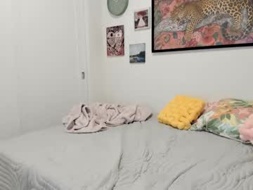 ariah_is_blonde's chat room