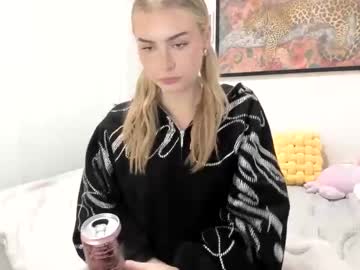 ariah_is_blonde's chat room