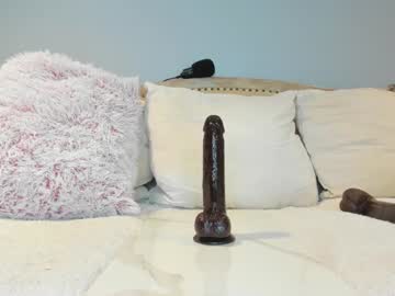 eatmygingersnapps's chat room