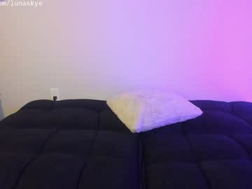 xlunaskye's chat room