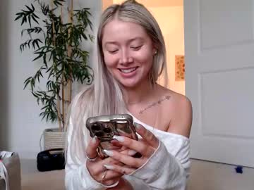 lilyyymonroee's chat room