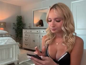 roxyrain2736's chat room