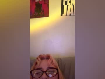 alisyngetslost's chat room