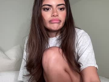 poutyselena's chat room