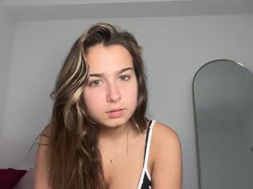 elenahere4u's chat room