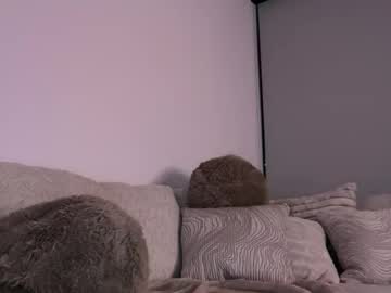 ella_hill's chat room