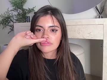 poutyselena's chat room