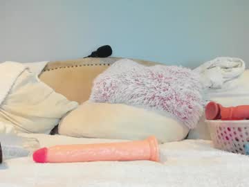 eatmygingersnapps's chat room