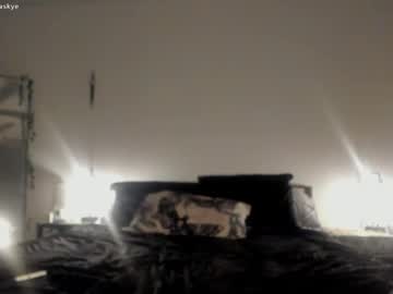 xlunaskye's chat room