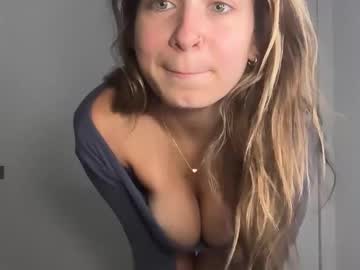 elenahere4u's chat room