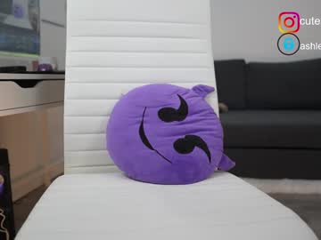 ashley_benson1's chat room