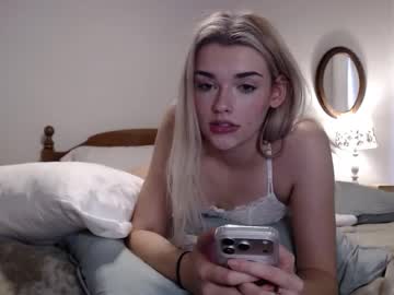 ellalowe's chat room