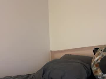 ella_hill's chat room