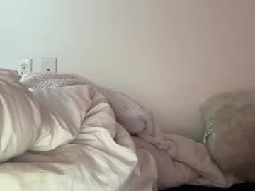 aviellaa's chat room