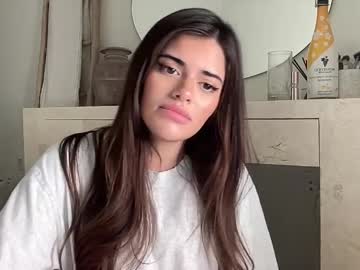 poutyselena's chat room