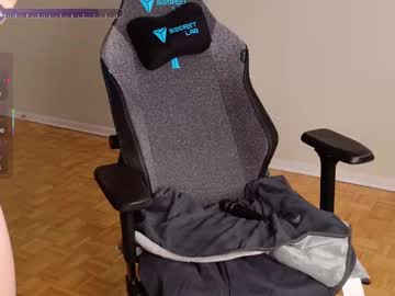 strawberryyfoxie's chat room