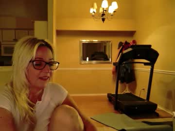 summerishotter's chat room