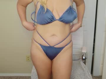 summerishotter's chat room