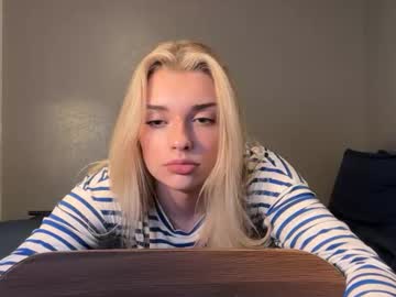 ellalowe's chat room