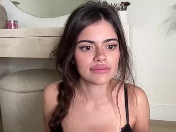 poutyselena's chat room