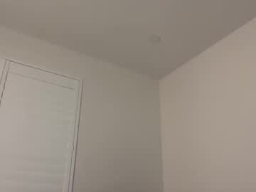 ella_hill's chat room