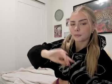 ariah_is_blonde's chat room