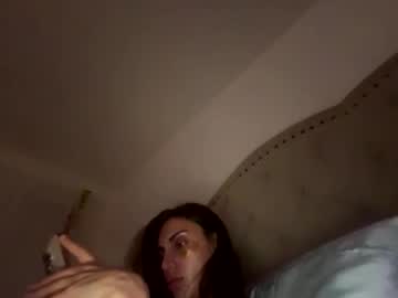 ella_ella_ella_ay's chat room