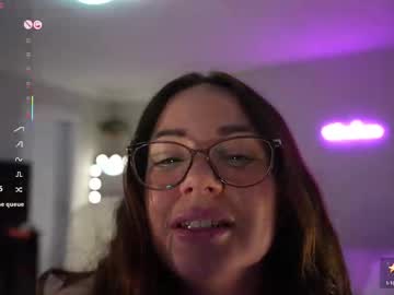 moxxximoon's chat room