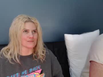 hotcancpl's chat room