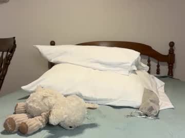 ellalowe's chat room