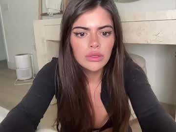 poutyselena's chat room