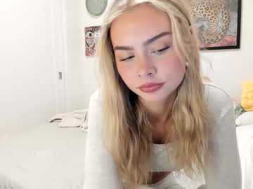 ariah_is_blonde's chat room