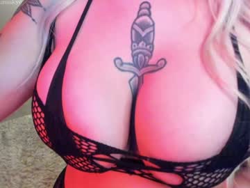 xlunaskye's chat room