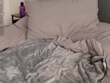 strawberryyfoxie's chat room