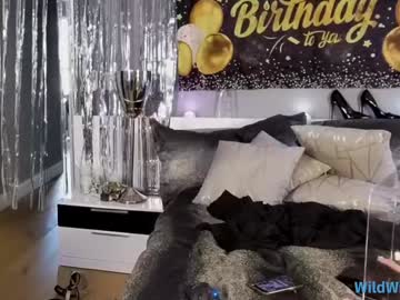 wildwifebarbie's chat room