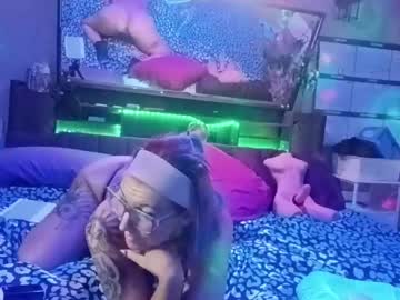 kikilovespartylights's chat room