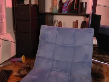 strawberryyfoxie's chat room