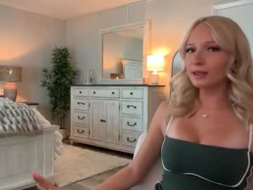 roxyrain2736's chat room