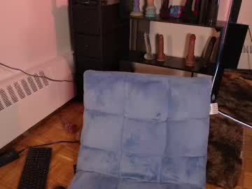 strawberryyfoxie's chat room