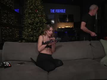 blondefoxsilverfox's chat room