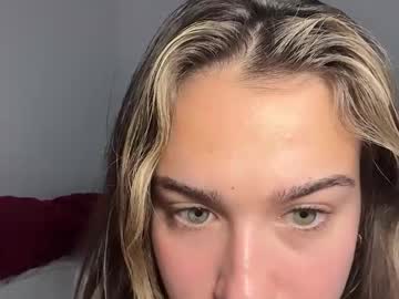 elenahere4u's chat room