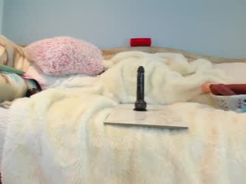 eatmygingersnapps's chat room