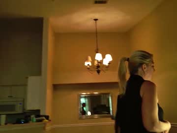 summerishotter's chat room