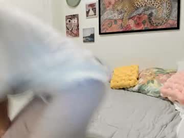 ariah_is_blonde's chat room