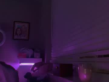 theblondeetwinss's chat room