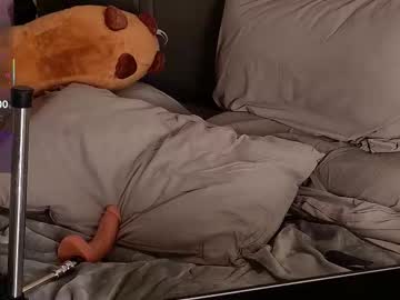 strawberryyfoxie's chat room